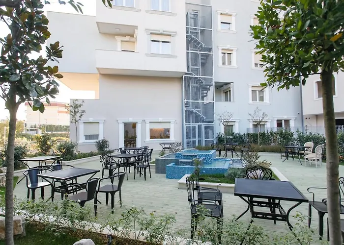 Elite Palace 3* Collak